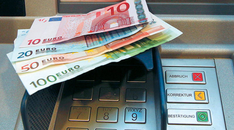 10+3 τρόποι προστασίας της κάρτας μας όταν «σηκώνουμε» χρήματα από ΑΤΜ