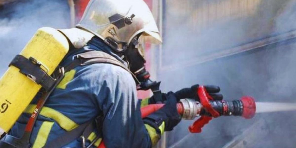 Πυρκαγιά σε χώρο στάθμευσης στην Αργολίδα