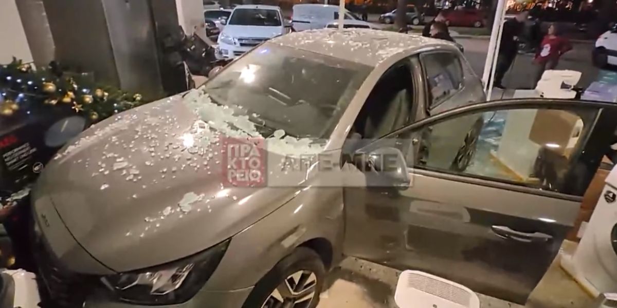 Αυτοκίνητο «εισέβαλε» σε κατάστημα ηλεκτρικών ειδών στο Ναύπλιο