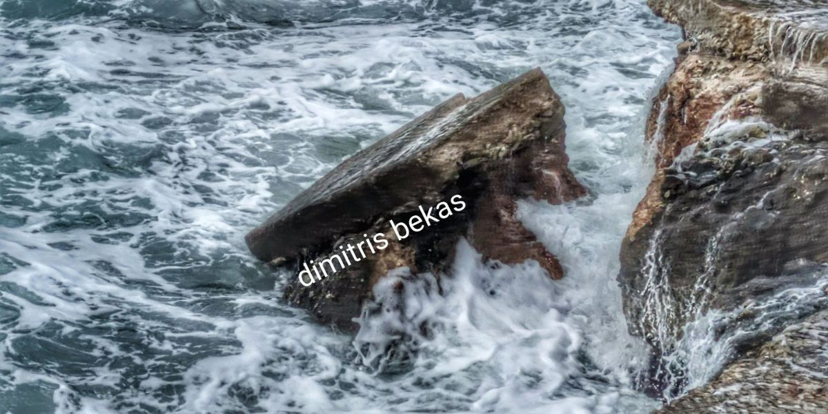 Κατέρρευσε τμήμα της παραλίας στην Αρβανιτιά Ναυπλίου!