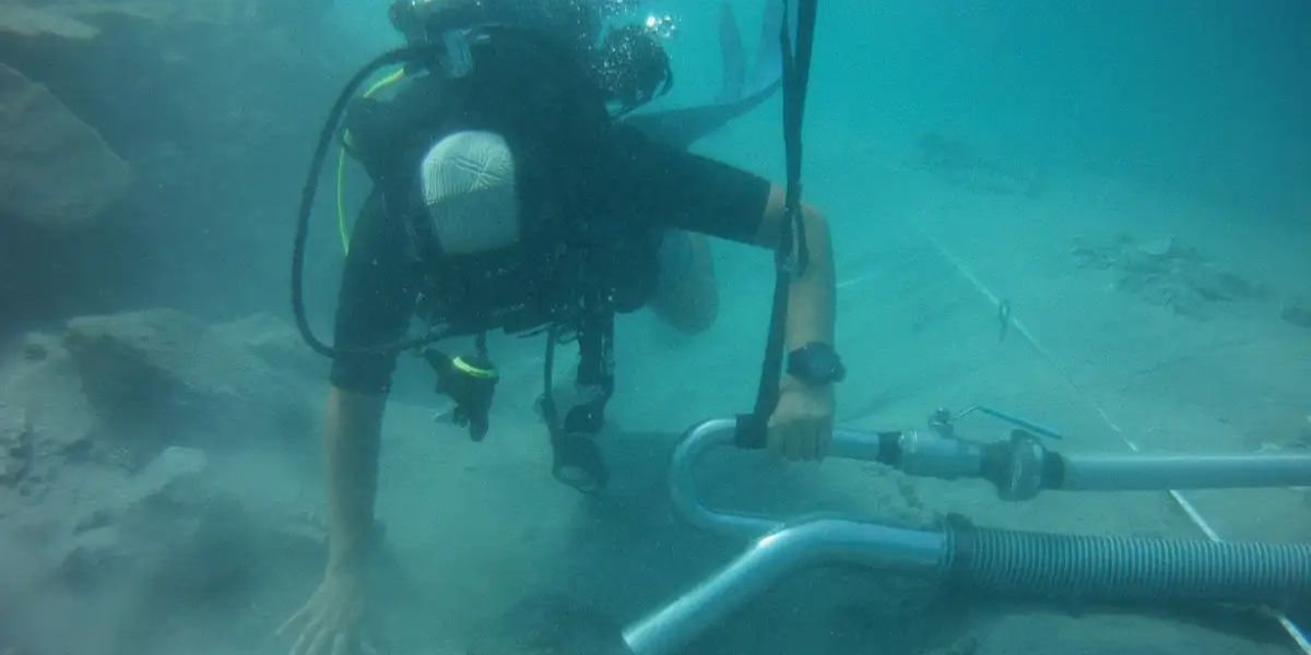 Εντυπωσιακά ευρήματα στον βυθό: Αποκαλύπτεται αρχαίο λιμάνι στην Αργολίδα!