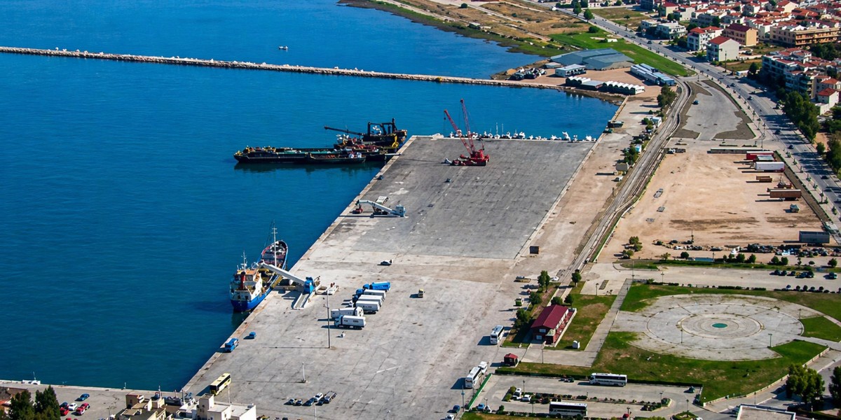 Δεξαμενόπλοιο προσέκρουσε στο λιμάνι του Ναυπλίου